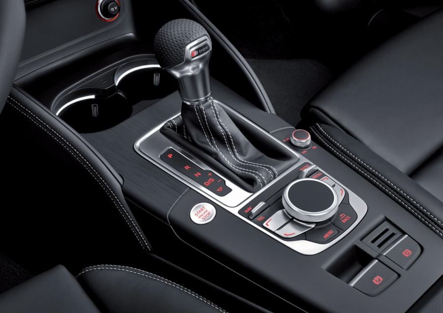 Детали интерьера Audi A3 1.8T S-Line Quattro (8V) 2012 года  (WW) (фото 19 из 101)